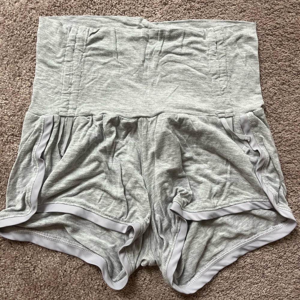 A Pea In The Pod Maternity Shorts - XS